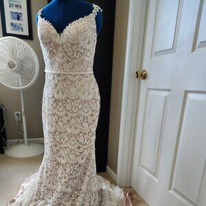 Bridal Gown- Paloma Blanca- Size 12- Satin Lace